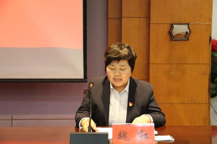 人力资源部经理魏红宣读了《滑县农村商业银行加强团组织建设实施方案